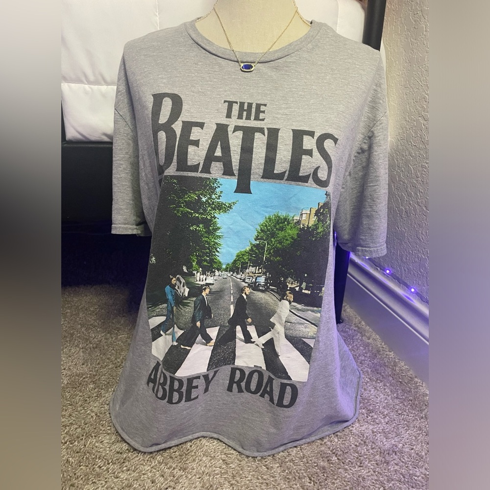 Grey Beatles shirt▫️